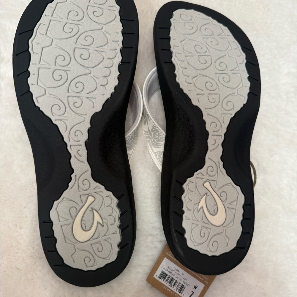 Brand new OluKai Black and White Flip Flops - Picture 3 of 3